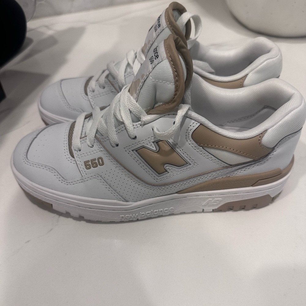 New balance women’s 550s Size 7 - white and beige.